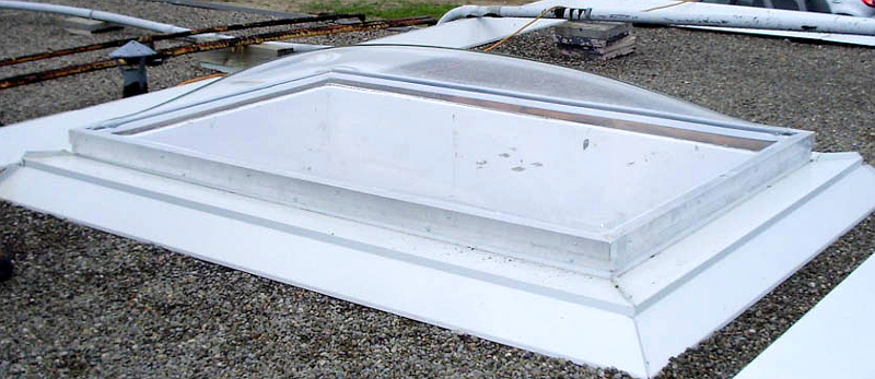  Installation de lanterneau avec dôme en acrylique & cadre en aluminium (peinturé blanc duracon* sur mesure)  NFFDD.